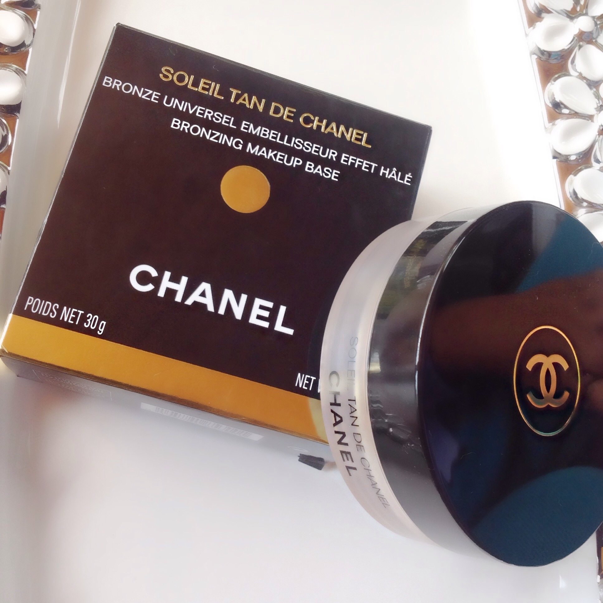 Chanel Soleil Tan De Bronzing Makeup Base  Makeup base, Minerals makeup,  Highlighter and bronzer